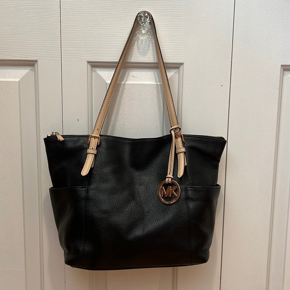Michael Kors Black & Tan Pebbled leather Jet set tote bag - Picture 2 of 11